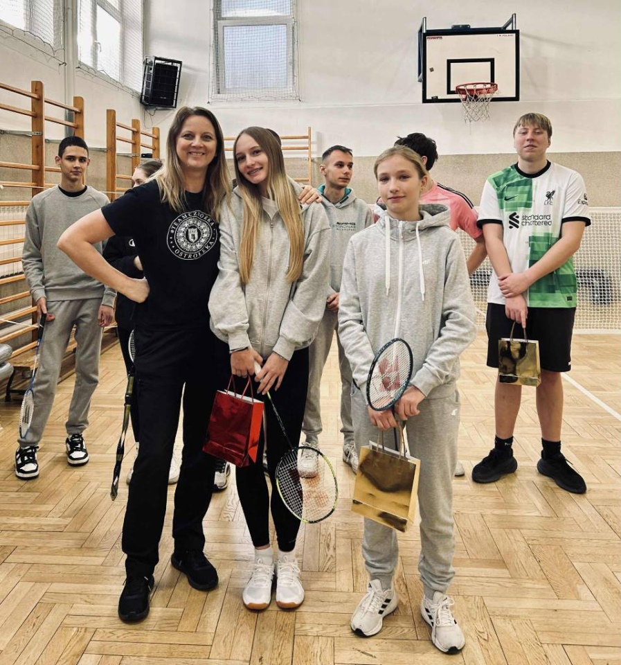 Świąteczny turniej w badmintona w ZSZ nr 4 fot. ZSZ nr 4 [17.12.2025] - zdjęcie #30 - eOstroleka.pl