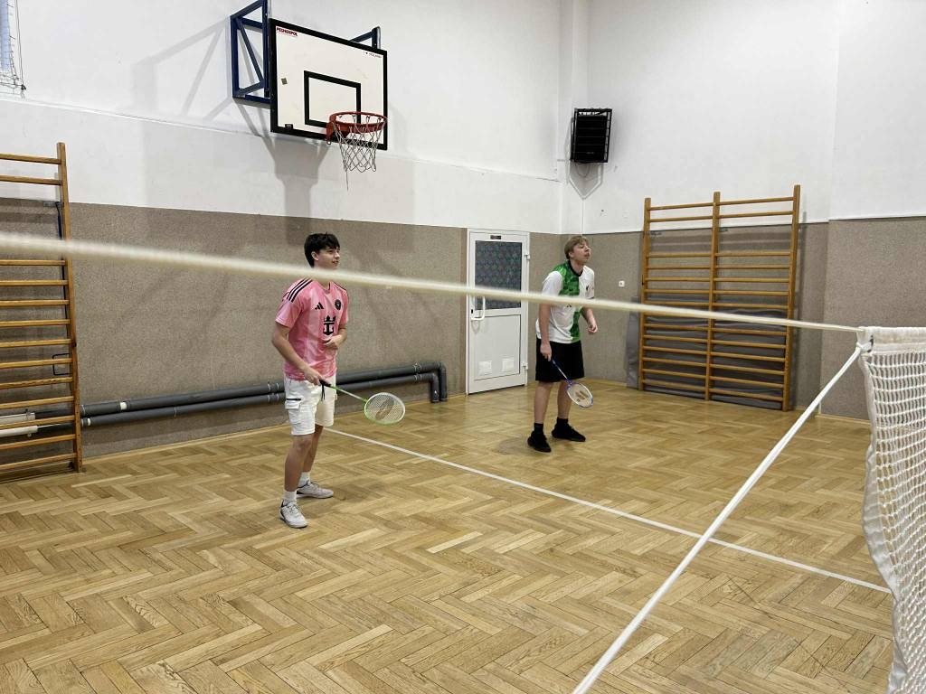 Świąteczny turniej w badmintona w ZSZ nr 4 fot. ZSZ nr 4 [17.12.2025] - zdjęcie #16 - eOstroleka.pl