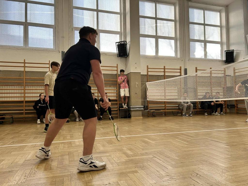 Świąteczny turniej w badmintona w ZSZ nr 4 fot. ZSZ nr 4 [17.12.2025] - zdjęcie #12 - eOstroleka.pl