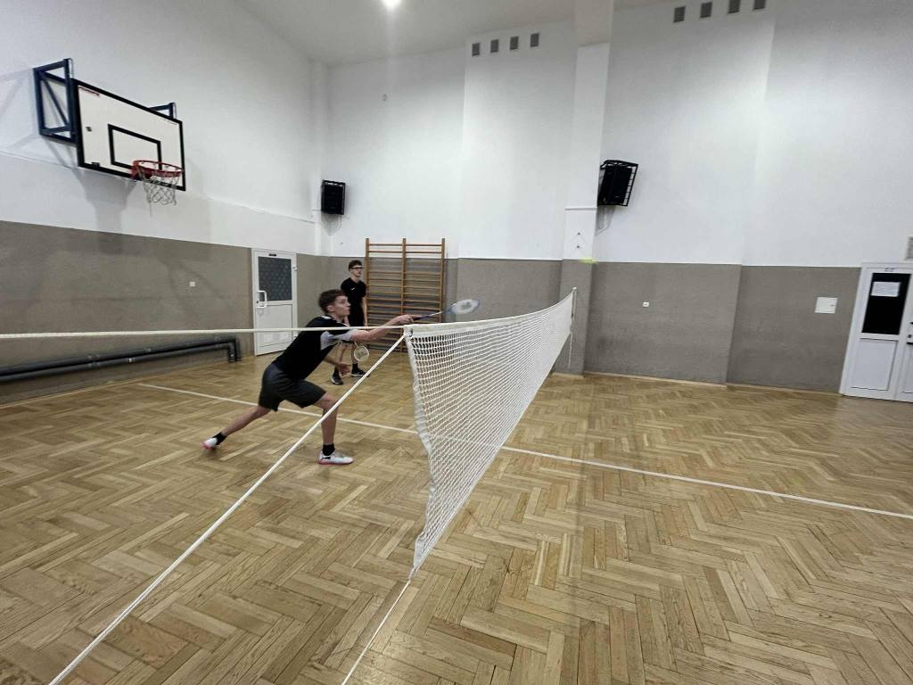 Świąteczny turniej w badmintona w ZSZ nr 4 fot. ZSZ nr 4 [17.12.2025] - zdjęcie #7 - eOstroleka.pl
