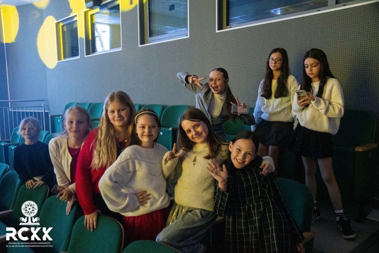 Ciepło, uśmiech i magia Wigilii. Wyjątkowy wieczór w Regionalnym Centrum Kultury Kurpiowskiej [18.12.2025] - zdjęcie #13 - eOstroleka.pl