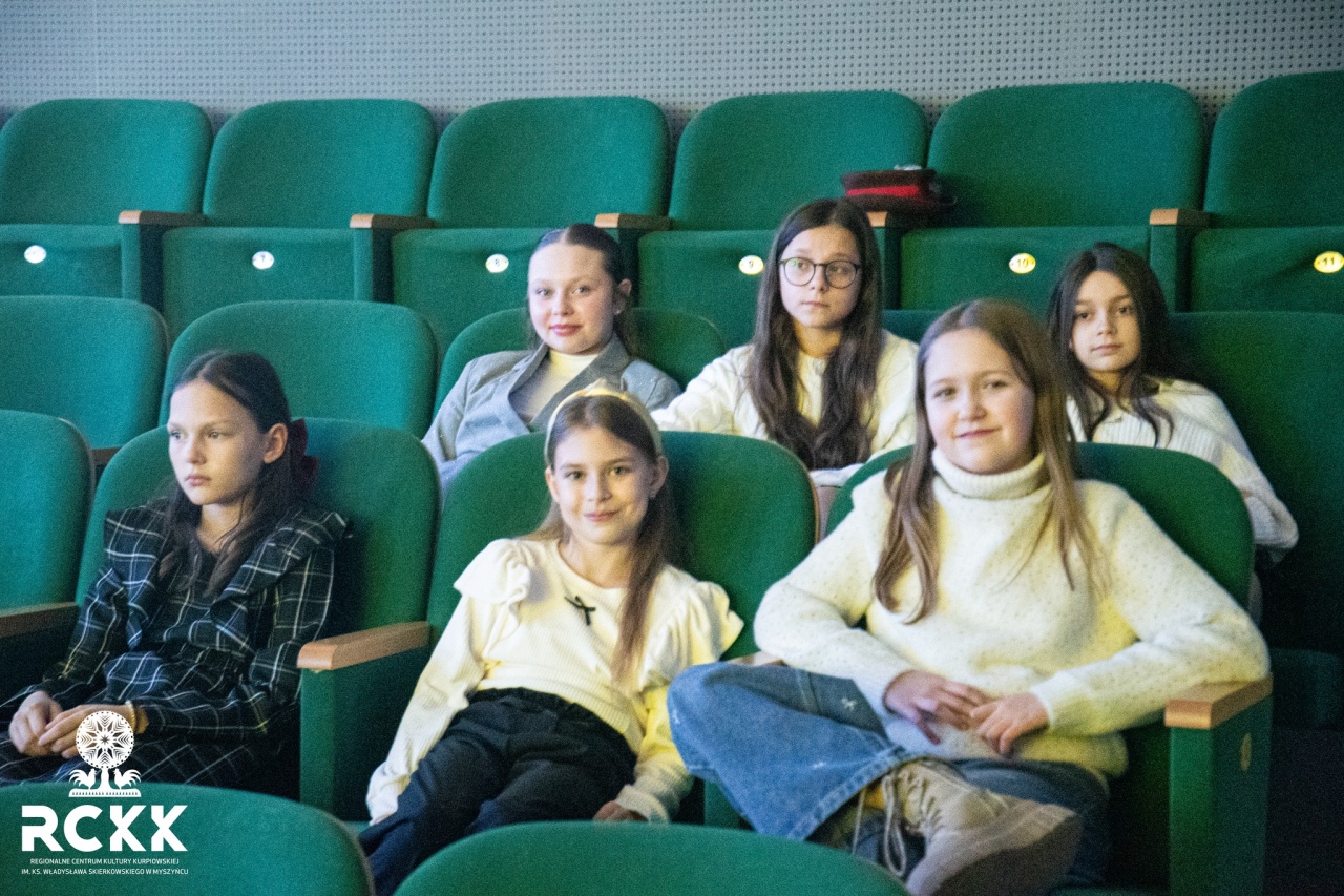 Ciepło, uśmiech i magia Wigilii. Wyjątkowy wieczór w Regionalnym Centrum Kultury Kurpiowskiej [18.12.2025] - zdjęcie #12 - eOstroleka.pl