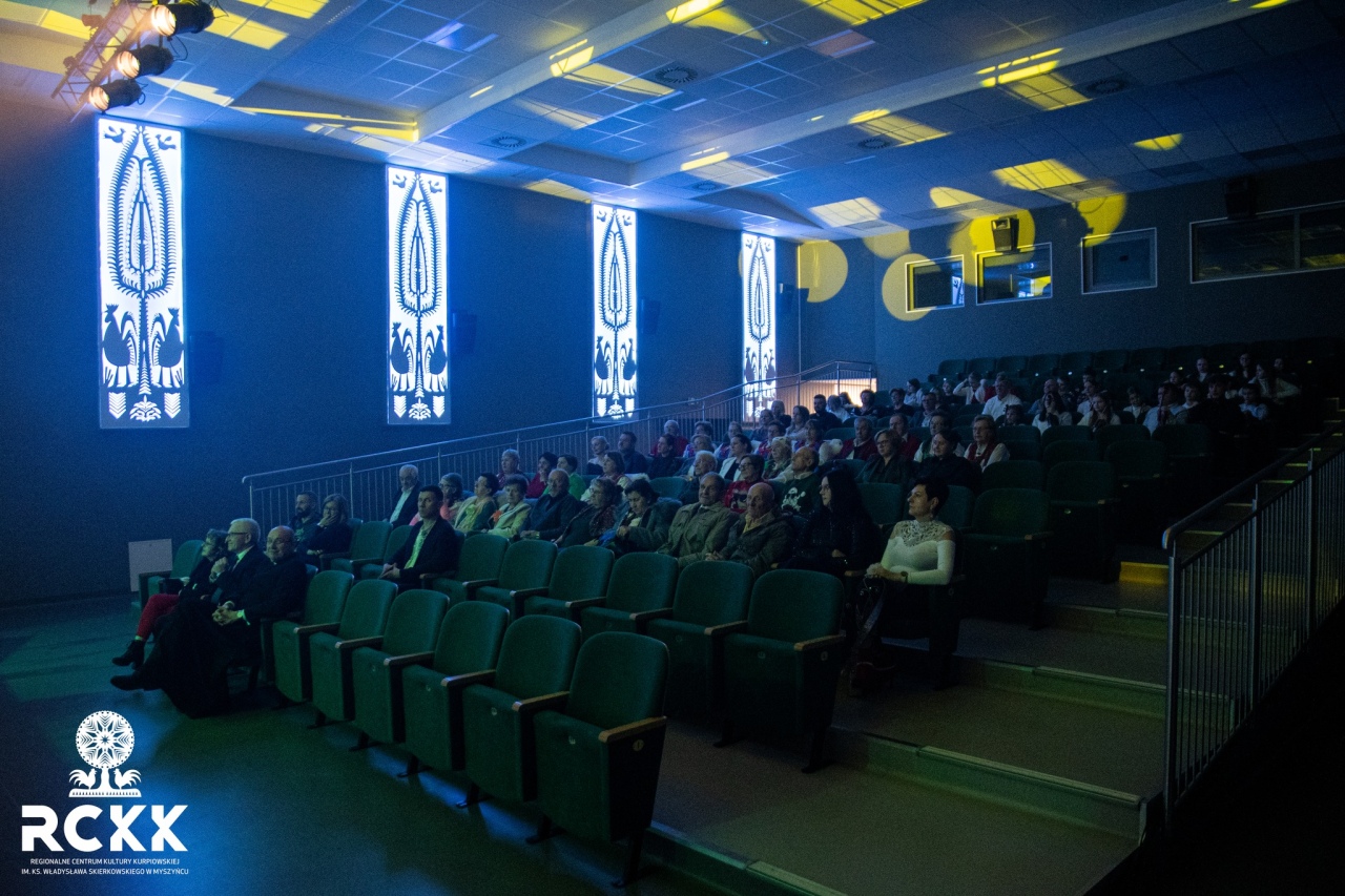Ciepło, uśmiech i magia Wigilii. Wyjątkowy wieczór w Regionalnym Centrum Kultury Kurpiowskiej [18.12.2025] - zdjęcie #8 - eOstroleka.pl