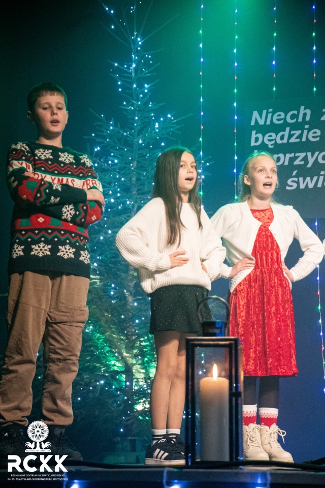 Ciepło, uśmiech i magia Wigilii. Wyjątkowy wieczór w Regionalnym Centrum Kultury Kurpiowskiej [18.12.2025] - zdjęcie #2 - eOstroleka.pl