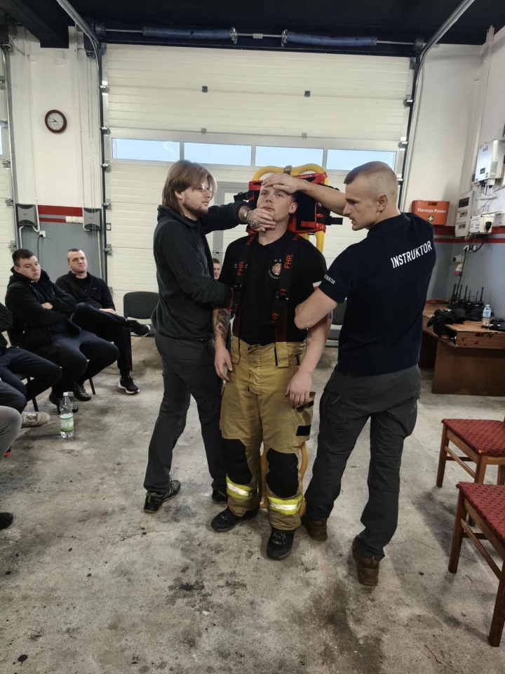 Szkolenie z kwalifikowanej pierwszej pomocy dla strażaków z terenu gminy Olszewo-Borki fot. OSP Olszewo-Borki  - zdjęcie #23 - eOstroleka.pl