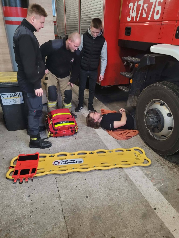Szkolenie z kwalifikowanej pierwszej pomocy dla strażaków z terenu gminy Olszewo-Borki fot. OSP Olszewo-Borki  - zdjęcie #16 - eOstroleka.pl