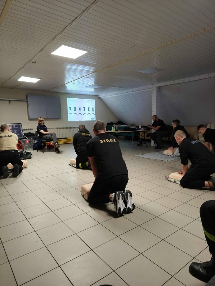 Szkolenie z kwalifikowanej pierwszej pomocy dla strażaków z terenu gminy Olszewo-Borki fot. OSP Olszewo-Borki  - zdjęcie #13 - eOstroleka.pl