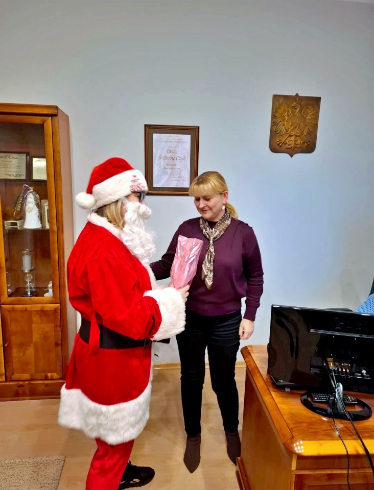 Mikołaj w CKZIU w Ostrołęce [22.12.2025] - zdjęcie #3 - eOstroleka.pl