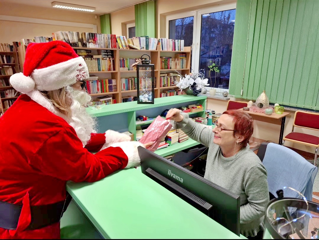 Mikołaj w CKZIU w Ostrołęce [22.12.2025] - zdjęcie #1 - eOstroleka.pl