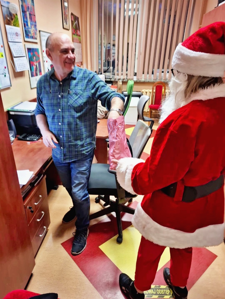 Mikołaj w CKZIU w Ostrołęce [22.12.2025] - zdjęcie #6 - eOstroleka.pl
