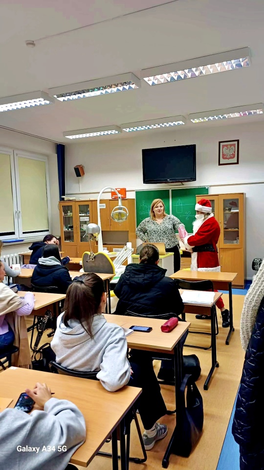 Mikołaj w CKZIU w Ostrołęce [22.12.2025] - zdjęcie #10 - eOstroleka.pl