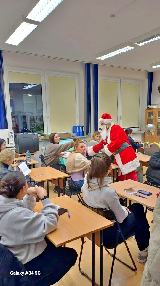 Mikołaj w CKZIU w Ostrołęce [22.12.2025] - zdjęcie #9 - eOstroleka.pl