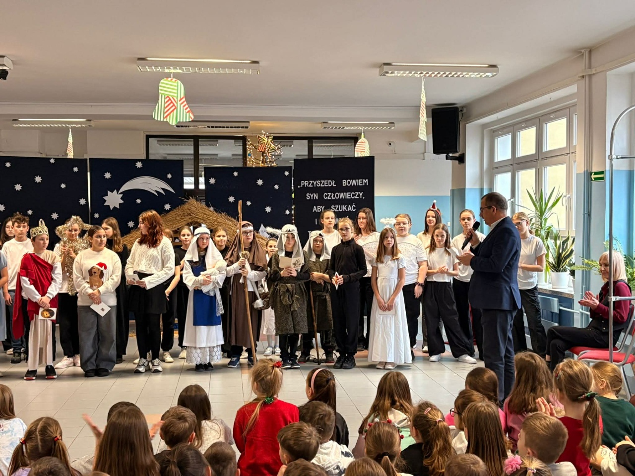Jasełka w SP 10 Ostrołęka [19.12.2025] - zdjęcie #29 - eOstroleka.pl