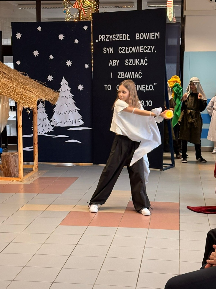 Jasełka w SP 10 Ostrołęka [19.12.2025] - zdjęcie #21 - eOstroleka.pl