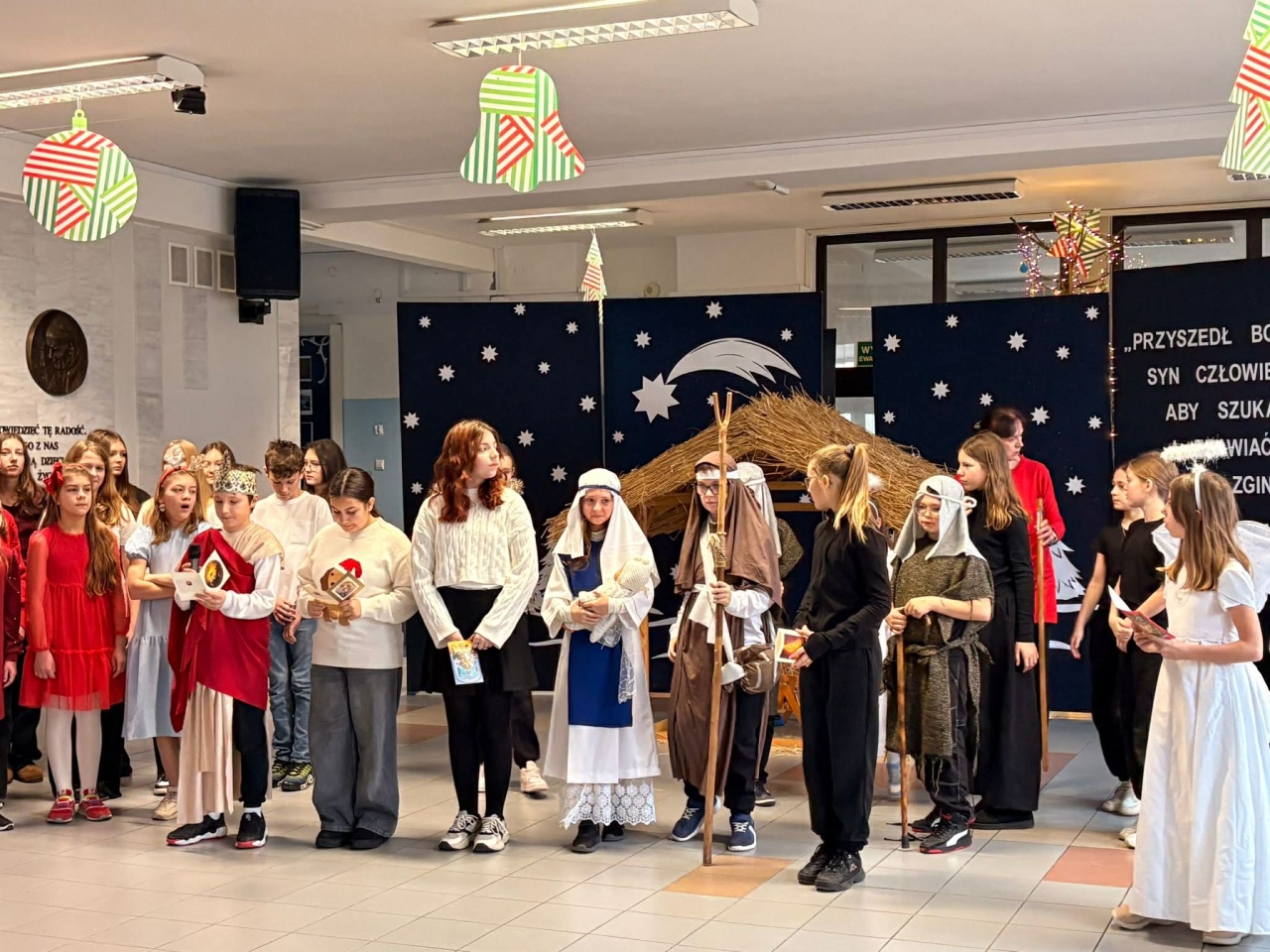 Jasełka w SP 10 Ostrołęka [19.12.2025] - zdjęcie #20 - eOstroleka.pl