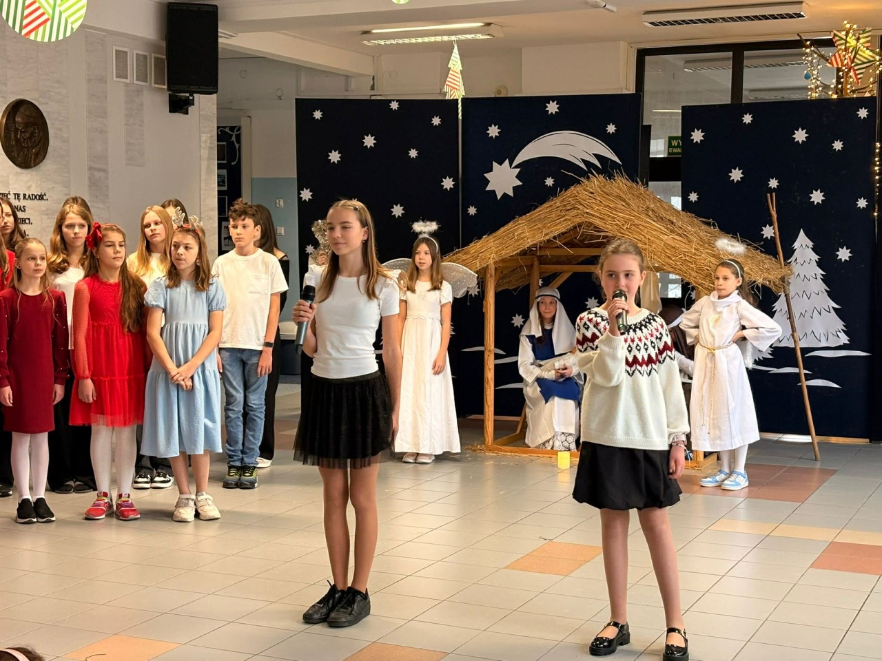 Jasełka w SP 10 Ostrołęka [19.12.2025] - zdjęcie #19 - eOstroleka.pl