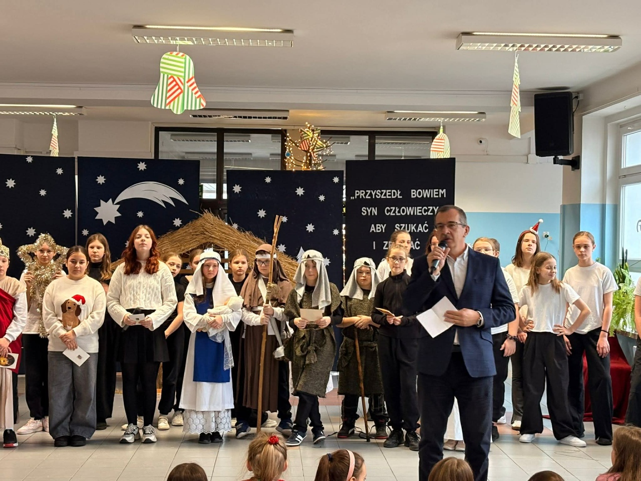 Jasełka w SP 10 Ostrołęka [19.12.2025] - zdjęcie #18 - eOstroleka.pl