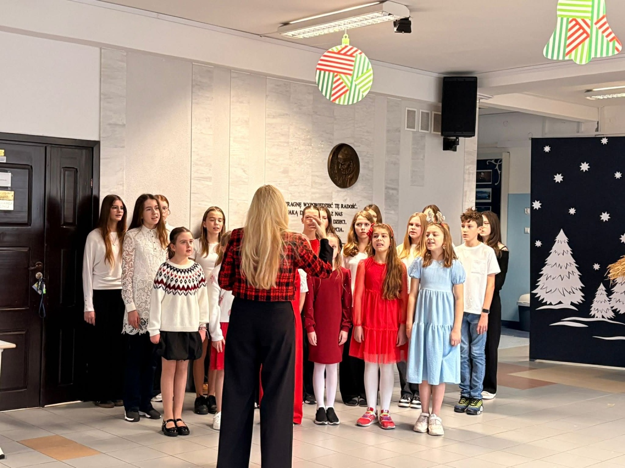 Jasełka w SP 10 Ostrołęka [19.12.2025] - zdjęcie #17 - eOstroleka.pl