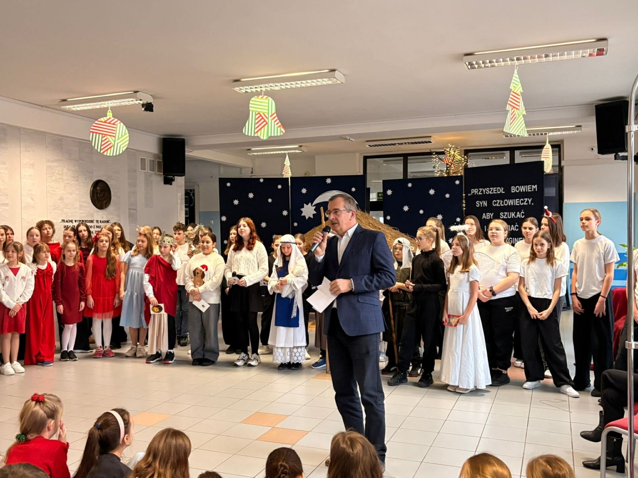 Jasełka w SP 10 Ostrołęka [19.12.2025] - zdjęcie #8 - eOstroleka.pl