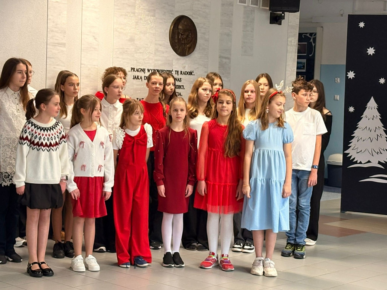 Jasełka w SP 10 Ostrołęka [19.12.2025] - zdjęcie #7 - eOstroleka.pl