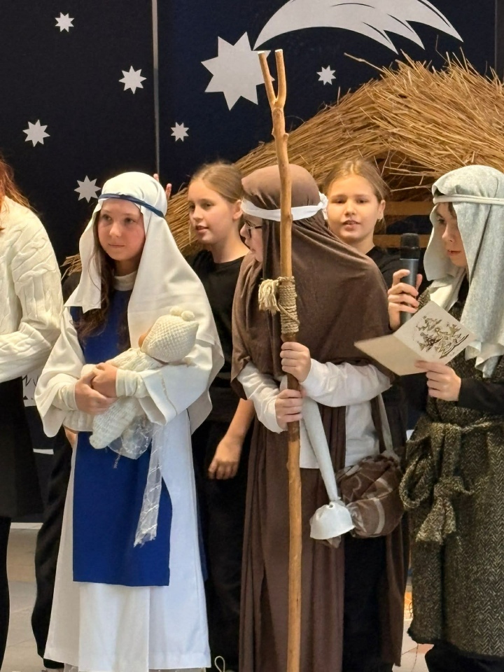 Jasełka w SP 10 Ostrołęka [19.12.2025] - zdjęcie #4 - eOstroleka.pl