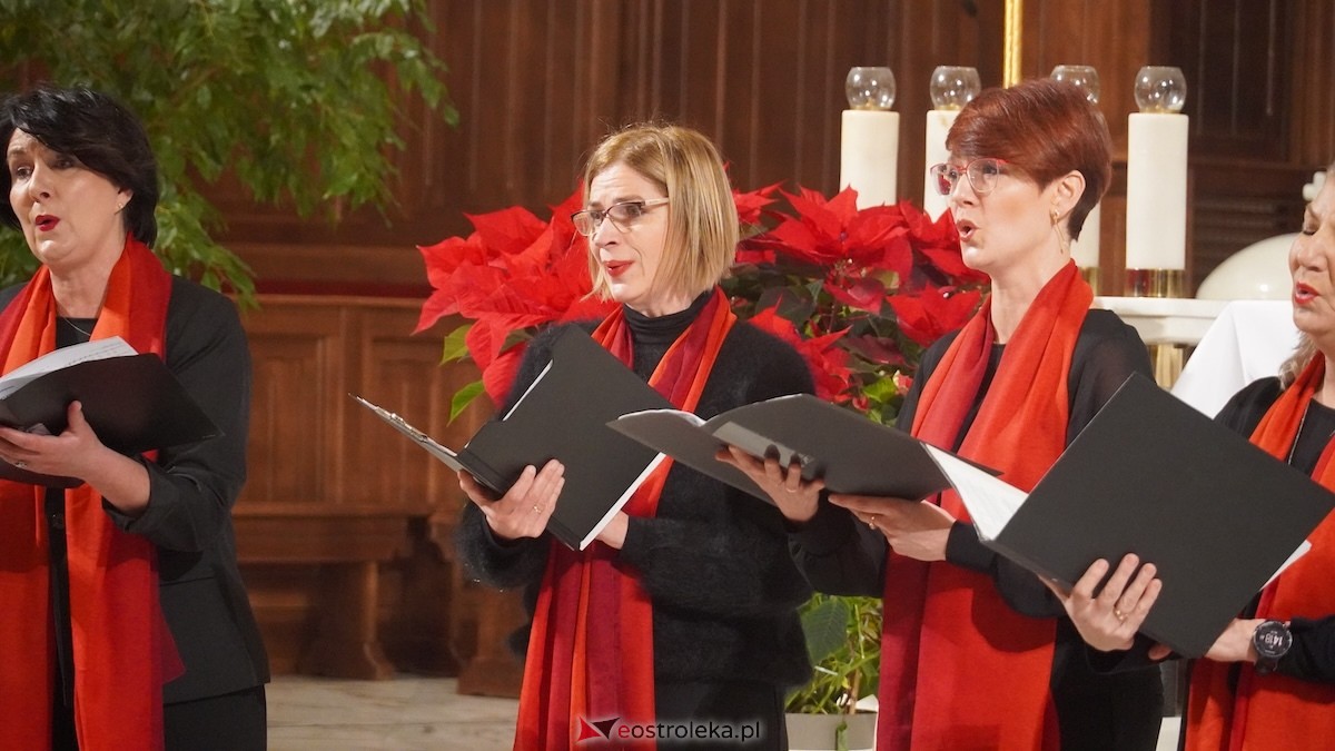 Koncert Grudniowa kolęda [28.12.2025] - zdjęcie #25 - eOstroleka.pl
