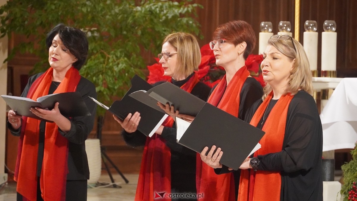 Koncert Grudniowa kolęda [28.12.2025] - zdjęcie #18 - eOstroleka.pl