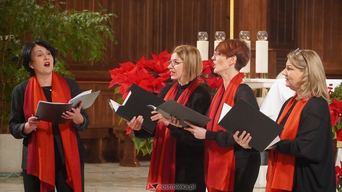 Koncert Grudniowa kolęda [28.12.2025] - zdjęcie #12 - eOstroleka.pl