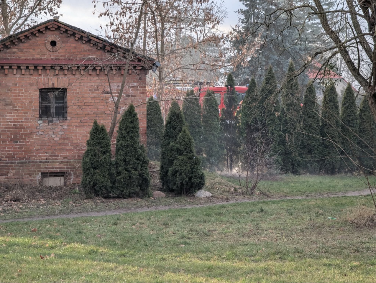 Akcja straży na ul. Pęksy w Ostrołęce [29.12.2025] - zdjęcie #4 - eOstroleka.pl