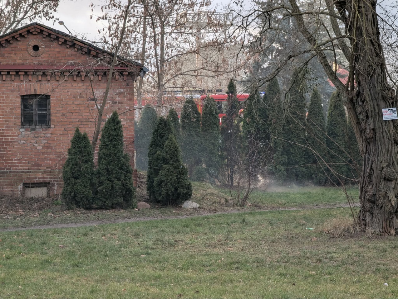 Akcja straży na ul. Pęksy w Ostrołęce [29.12.2025] - zdjęcie #5 - eOstroleka.pl