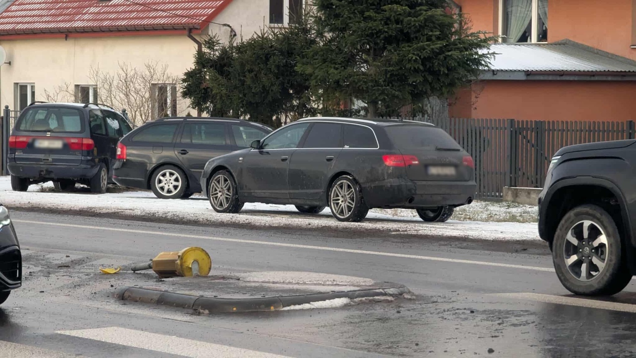 Zderzenie przy Stacha Konwy w Ostrołęce [30.12.2025] - zdjęcie #2 - eOstroleka.pl