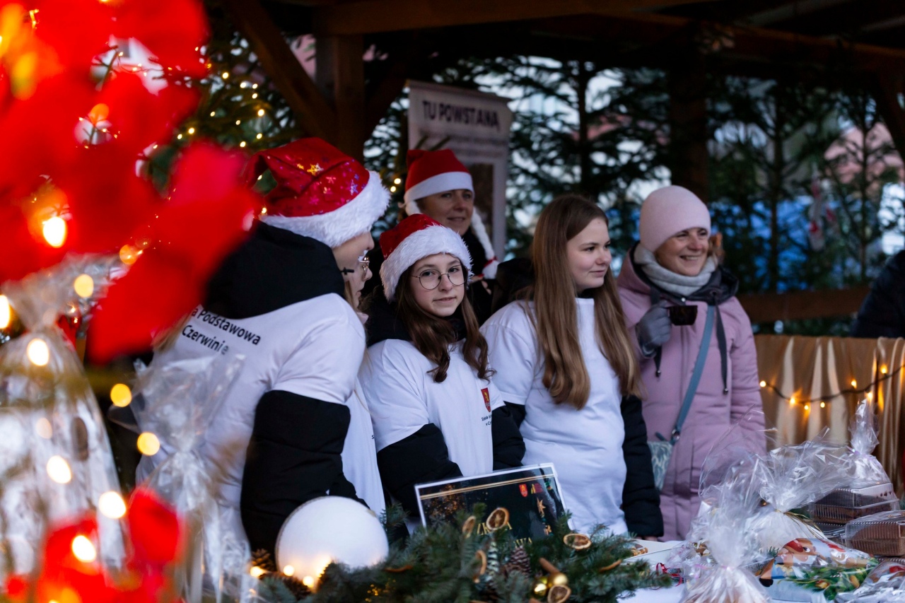 IV Jarmark Bożonarodzeniowy w Czerwinie wspomnienia fot. Gmina Czerwin [30.12.2025] - zdjęcie #18 - eOstroleka.pl