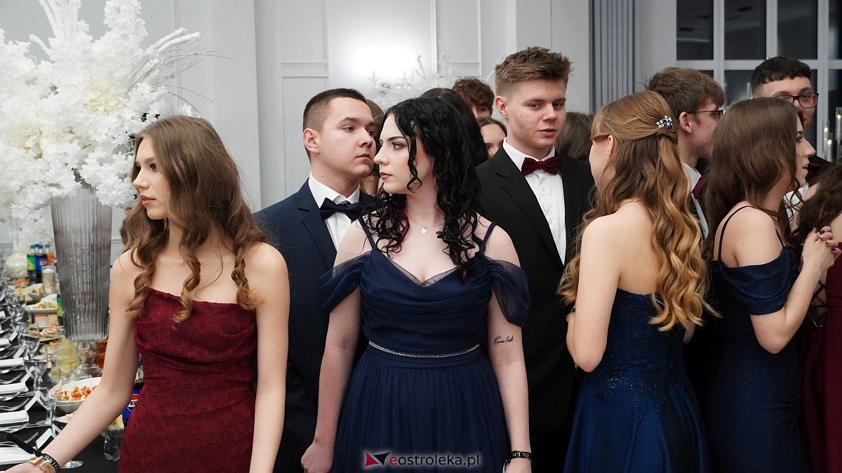 Studniówka III LO w Ostrołęce [03.01.2026] - zdjęcie #558 - eOstroleka.pl