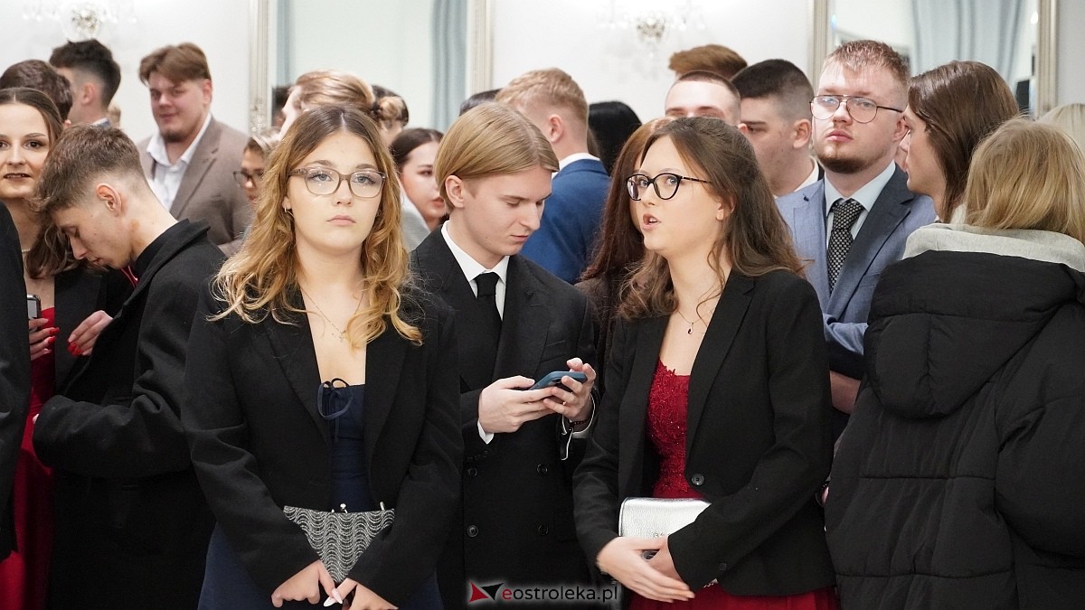 Studniówka III LO w Ostrołęce [03.01.2026] - zdjęcie #556 - eOstroleka.pl