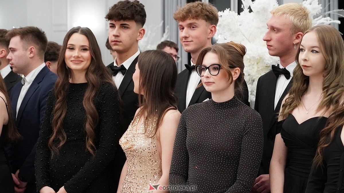 Studniówka III LO w Ostrołęce [03.01.2026] - zdjęcie #528 - eOstroleka.pl