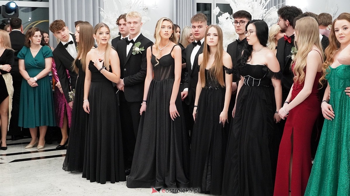 Studniówka III LO w Ostrołęce [03.01.2026] - zdjęcie #521 - eOstroleka.pl