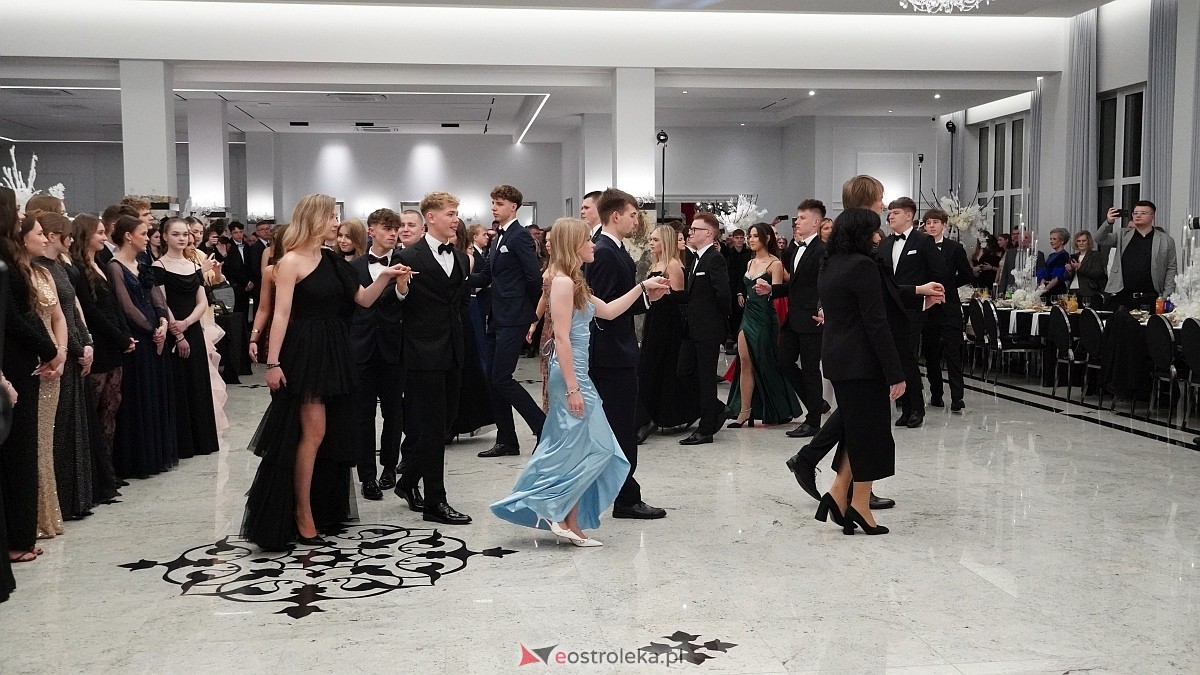 Studniówka III LO w Ostrołęce [03.01.2026] - zdjęcie #443 - eOstroleka.pl