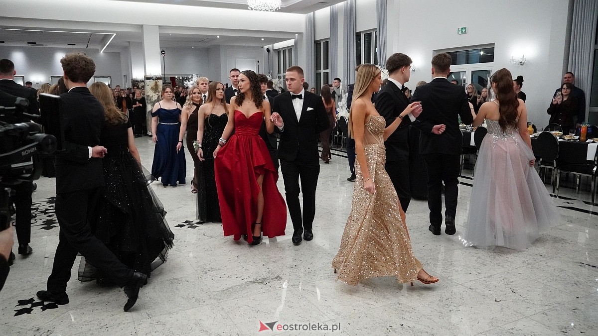 Studniówka III LO w Ostrołęce [03.01.2026] - zdjęcie #437 - eOstroleka.pl