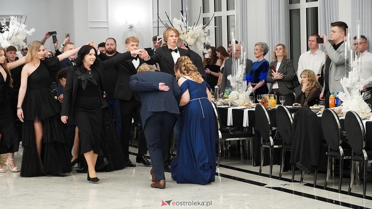 Studniówka III LO w Ostrołęce [03.01.2026] - zdjęcie #434 - eOstroleka.pl