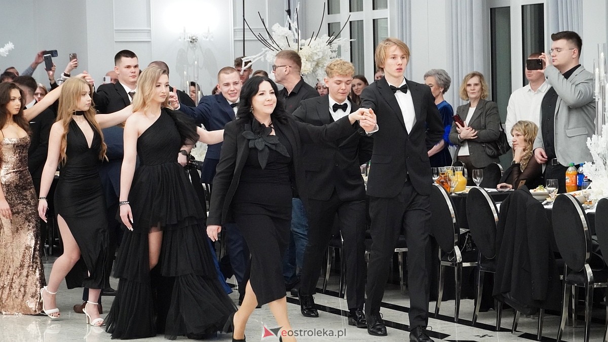 Studniówka III LO w Ostrołęce [03.01.2026] - zdjęcie #431 - eOstroleka.pl