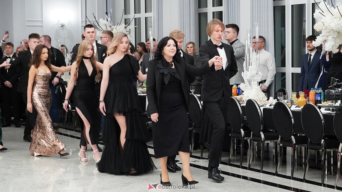 Studniówka III LO w Ostrołęce [03.01.2026] - zdjęcie #425 - eOstroleka.pl