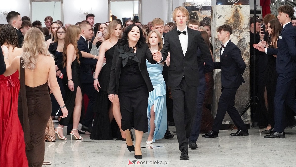 Studniówka III LO w Ostrołęce [03.01.2026] - zdjęcie #386 - eOstroleka.pl