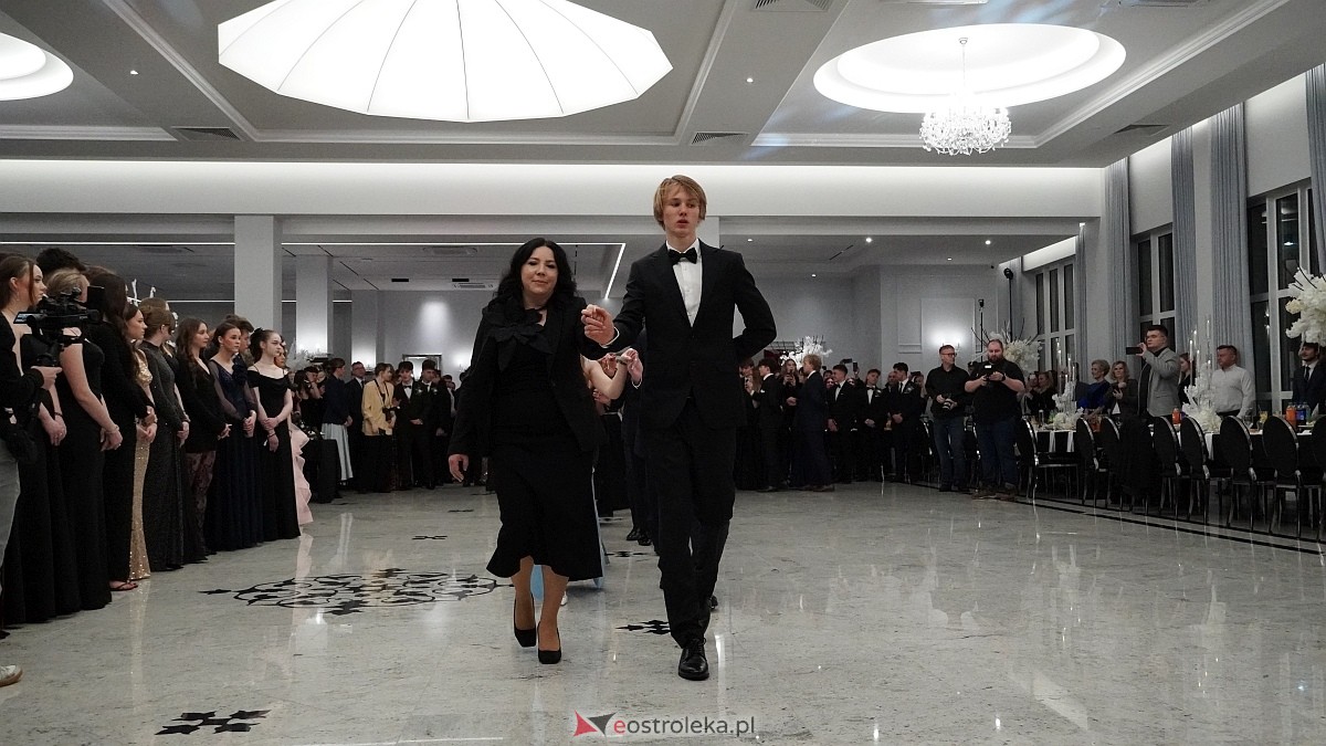 Studniówka III LO w Ostrołęce [03.01.2026] - zdjęcie #522 - eOstroleka.pl