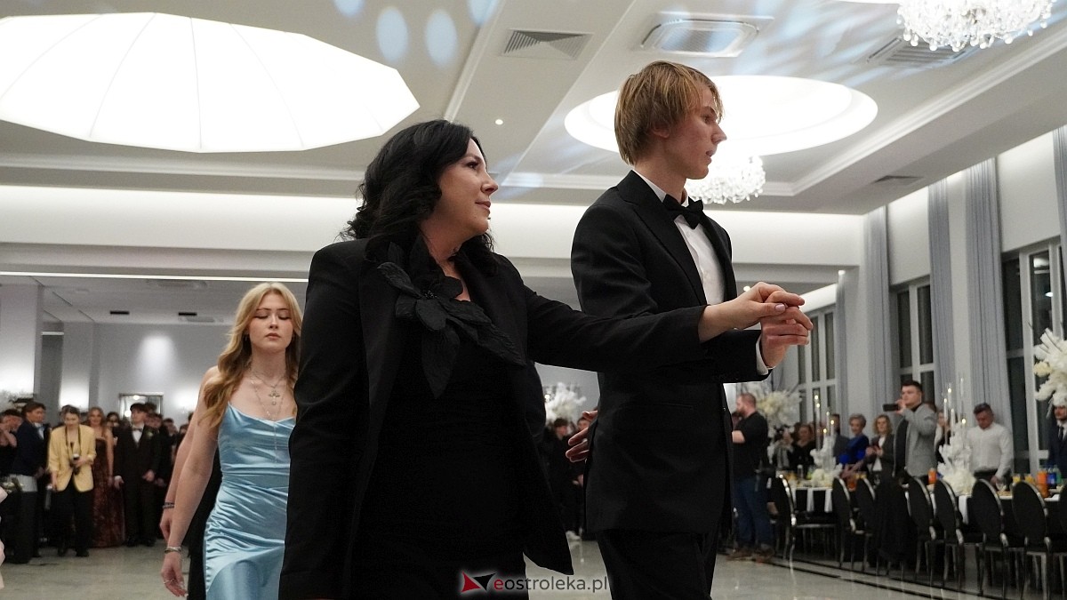 Studniówka III LO w Ostrołęce [03.01.2026] - zdjęcie #520 - eOstroleka.pl