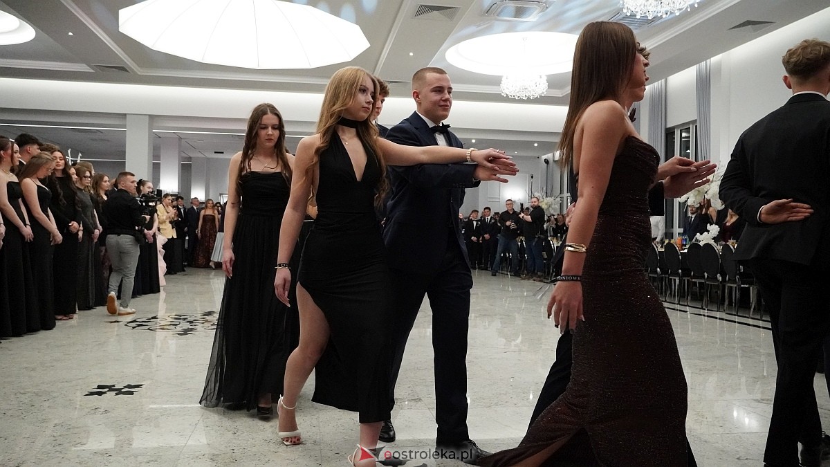 Studniówka III LO w Ostrołęce [03.01.2026] - zdjęcie #511 - eOstroleka.pl