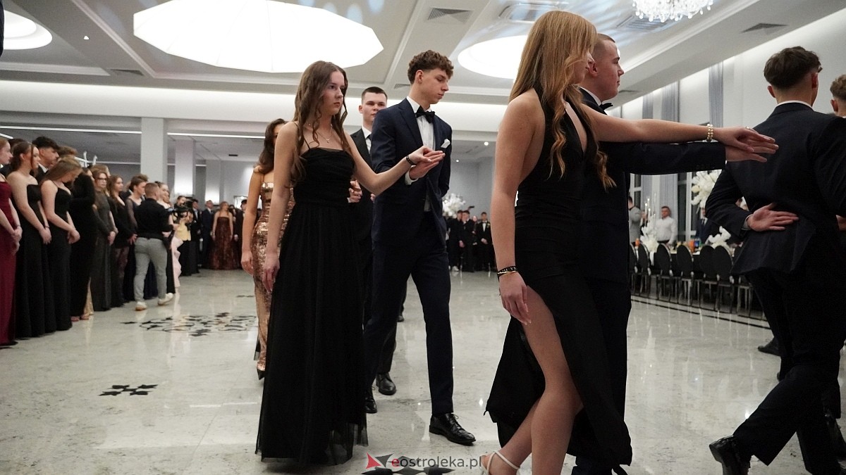 Studniówka III LO w Ostrołęce [03.01.2026] - zdjęcie #509 - eOstroleka.pl