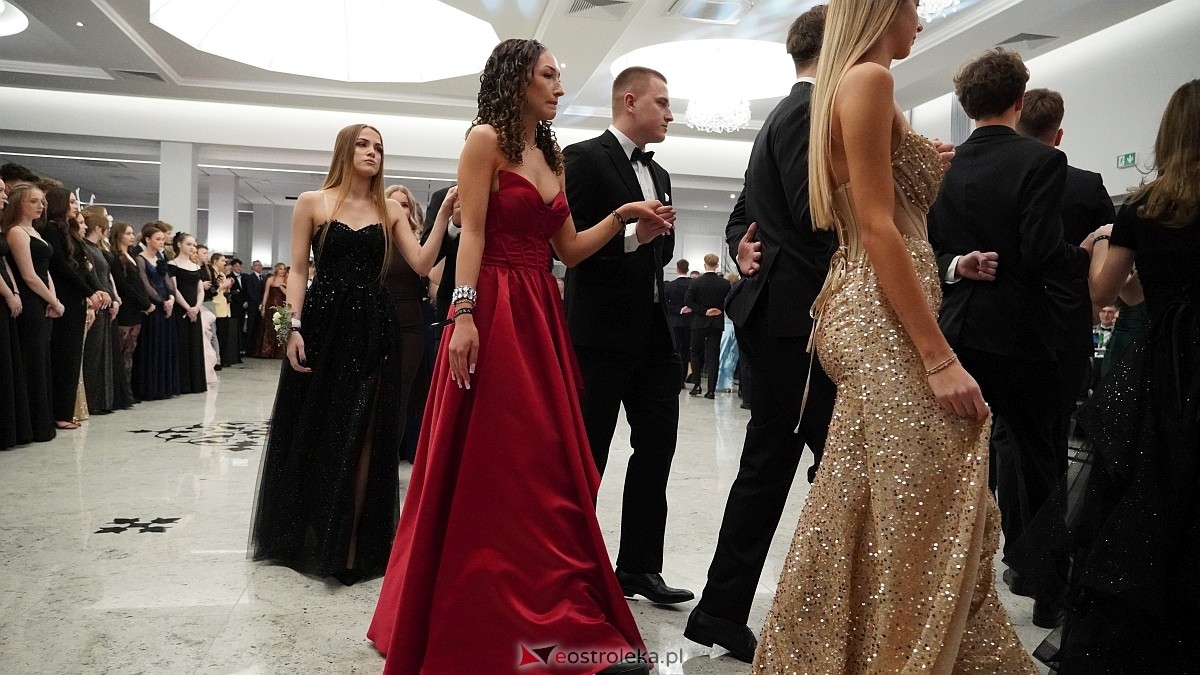 Studniówka III LO w Ostrołęce [03.01.2026] - zdjęcie #495 - eOstroleka.pl