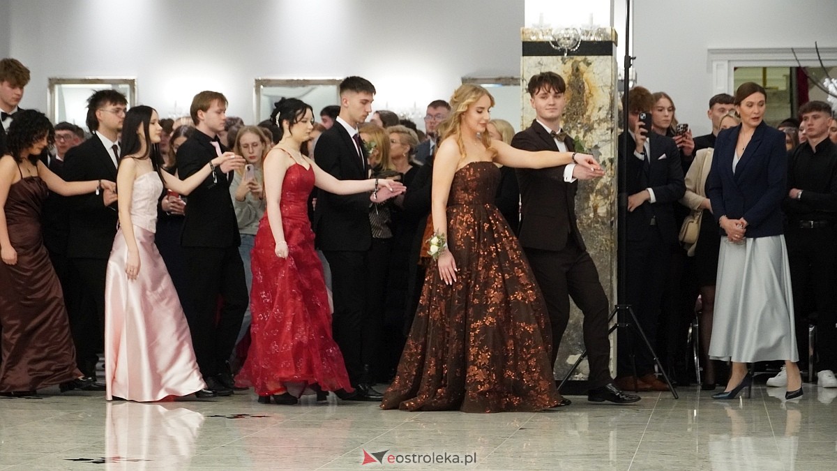 Studniówka III LO w Ostrołęce [03.01.2026] - zdjęcie #485 - eOstroleka.pl