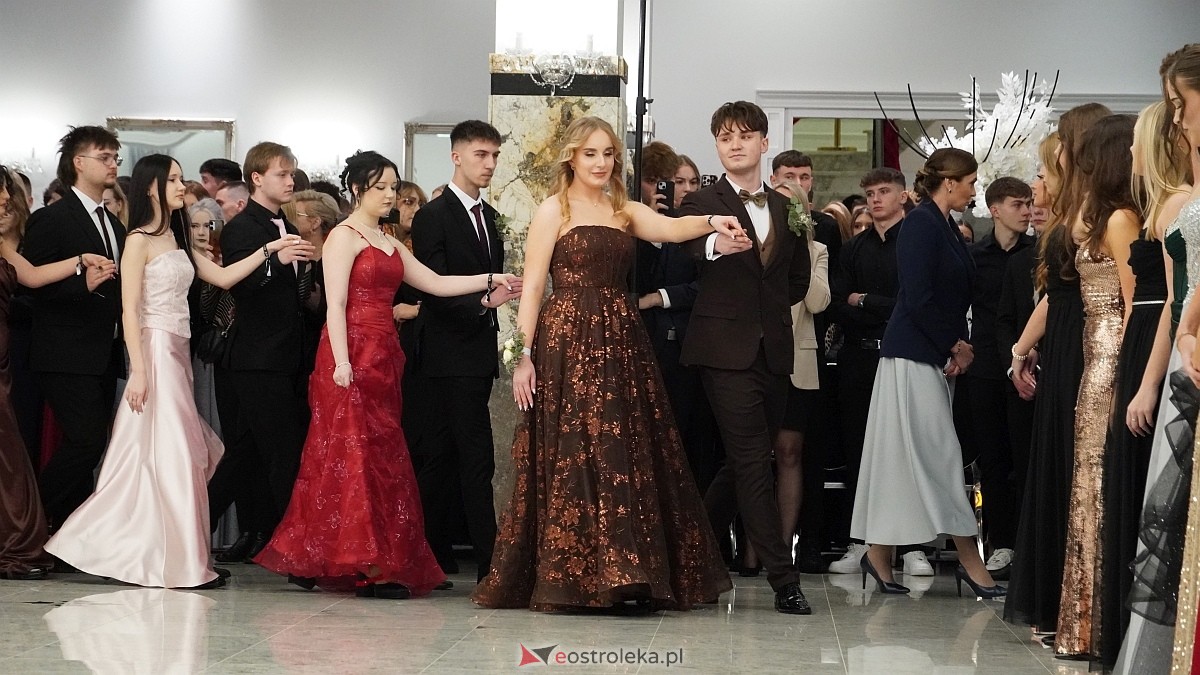 Studniówka III LO w Ostrołęce [03.01.2026] - zdjęcie #483 - eOstroleka.pl