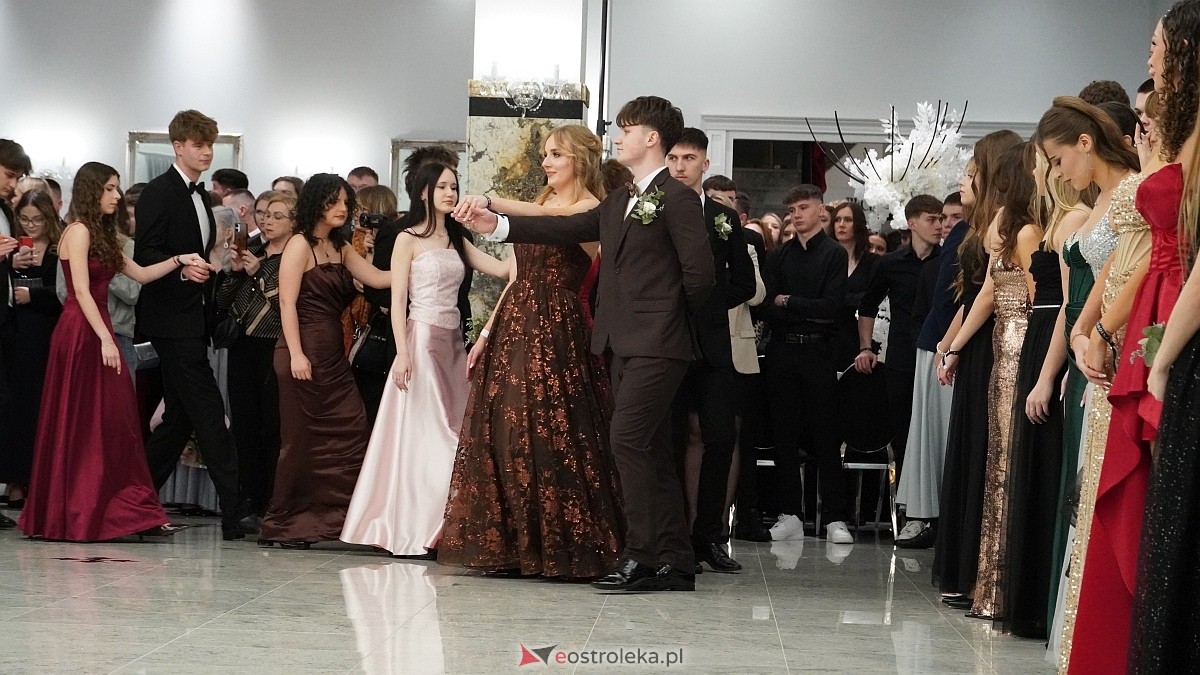 Studniówka III LO w Ostrołęce [03.01.2026] - zdjęcie #480 - eOstroleka.pl